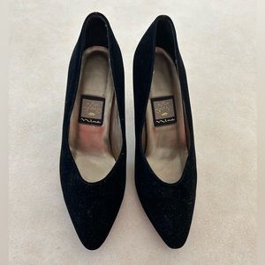 Nina Brand Black Velvet Pump 2-1/2” Heel Women’s Size 6-1/2 M Excellent-Worn 1x